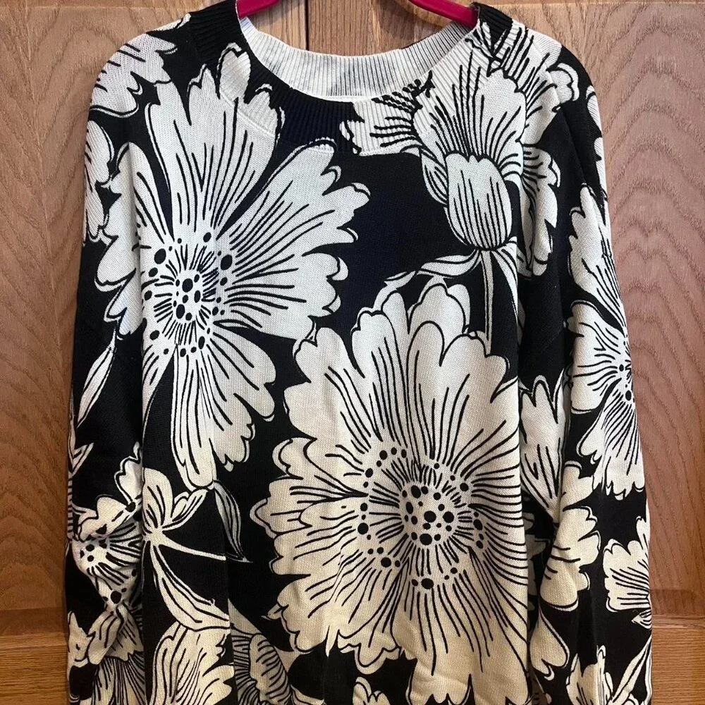 Like New Studio Park x Leah Williams Floral‎ Daze Black and White Sweater